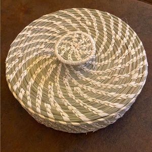 Brand new Handmade natural Sabai grass tortila basket